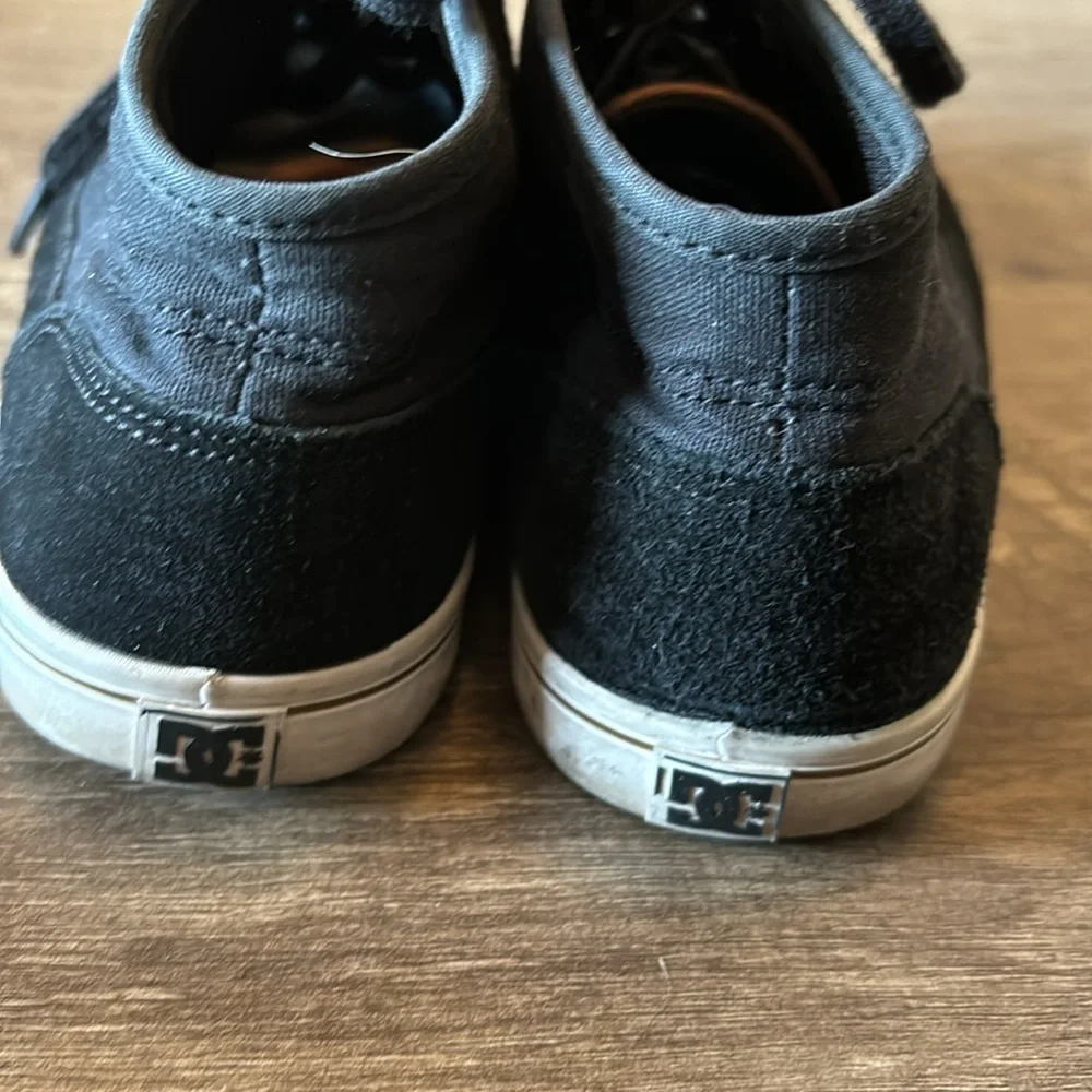 DC mid top sneakers size 6